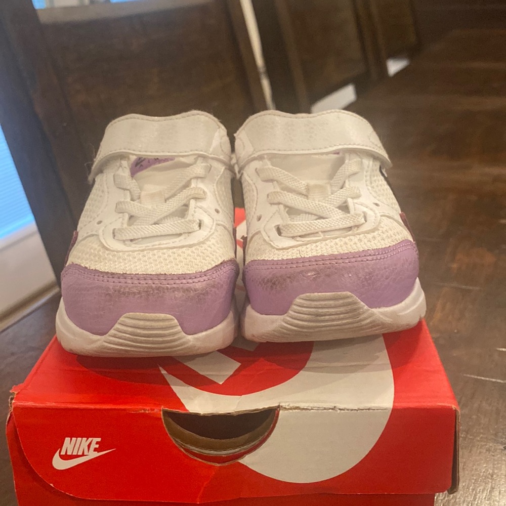 Children Nike Air Max Size:8 Color: white with purple Box included